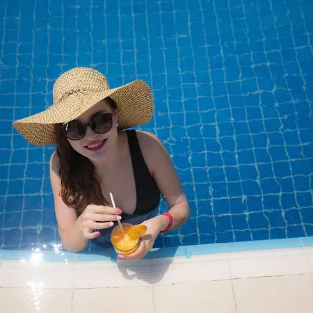 S3 Orange Hotel 3*
